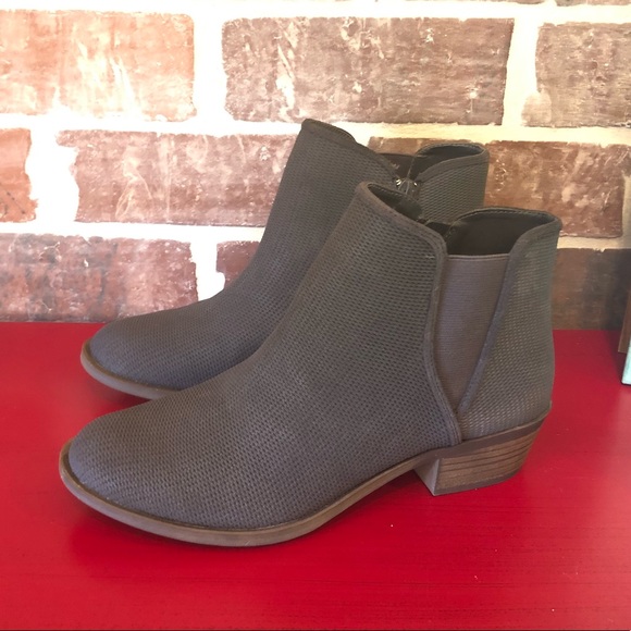 kenzie Shoes - Kenzie Dark Gray Gerona Booties size 8.5